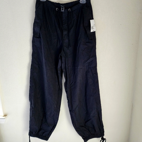 Forever 21 Womens Cotton Black Cargo Pants NWT Size Medium - Picture 1 of 8